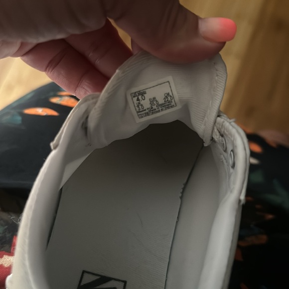 White vans - Picture 6 of 7